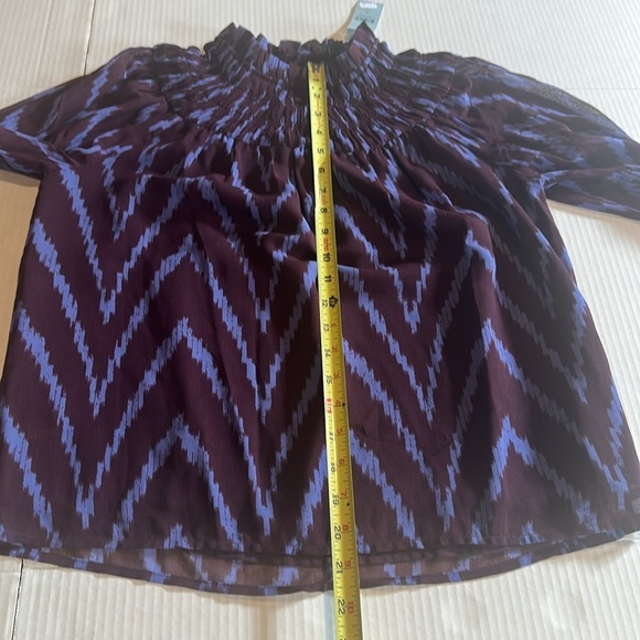 NWT Ann Taylor petite Stylish Purple & blueish Zigzag Women's Top elbow length - Picture 3 of 11